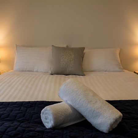 Ulverstone Waterfront Apartments Esterno foto