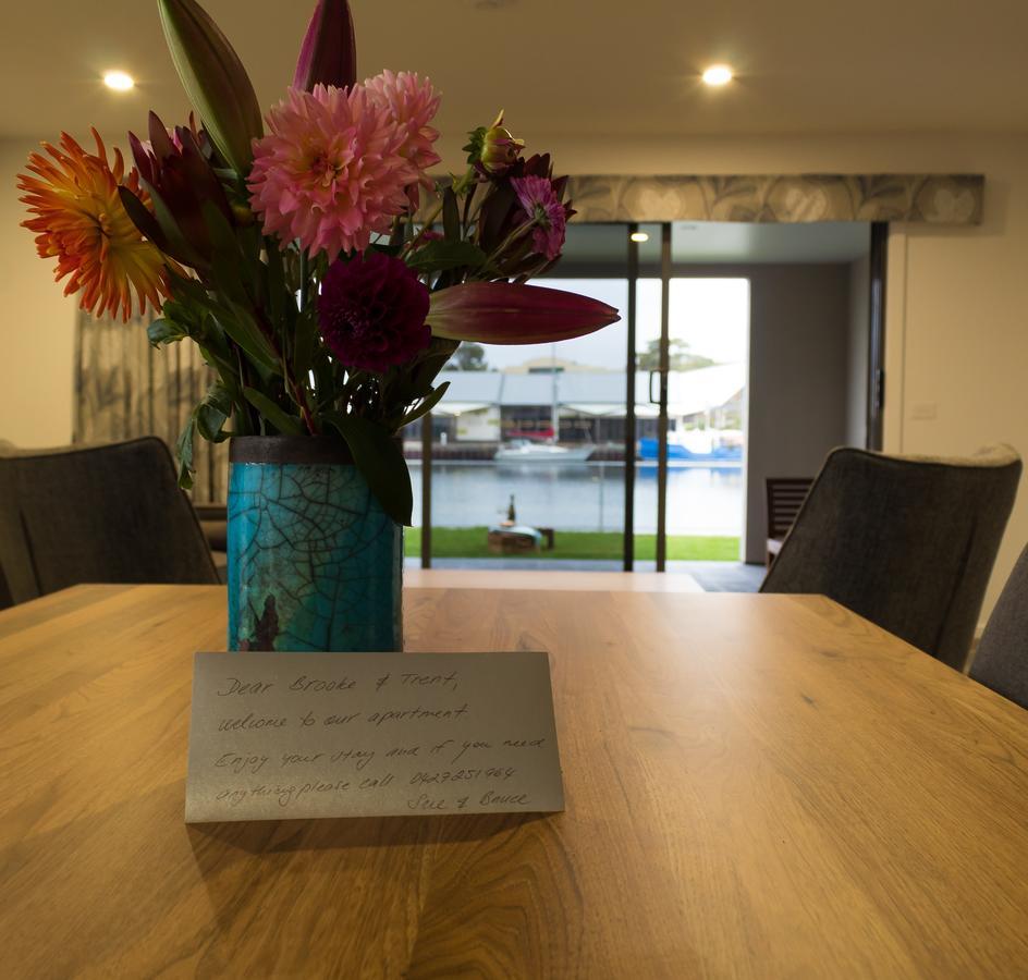 Ulverstone Waterfront Apartments Esterno foto