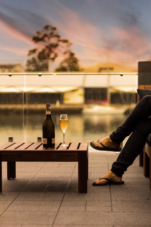 Ulverstone Waterfront Apartments Esterno foto