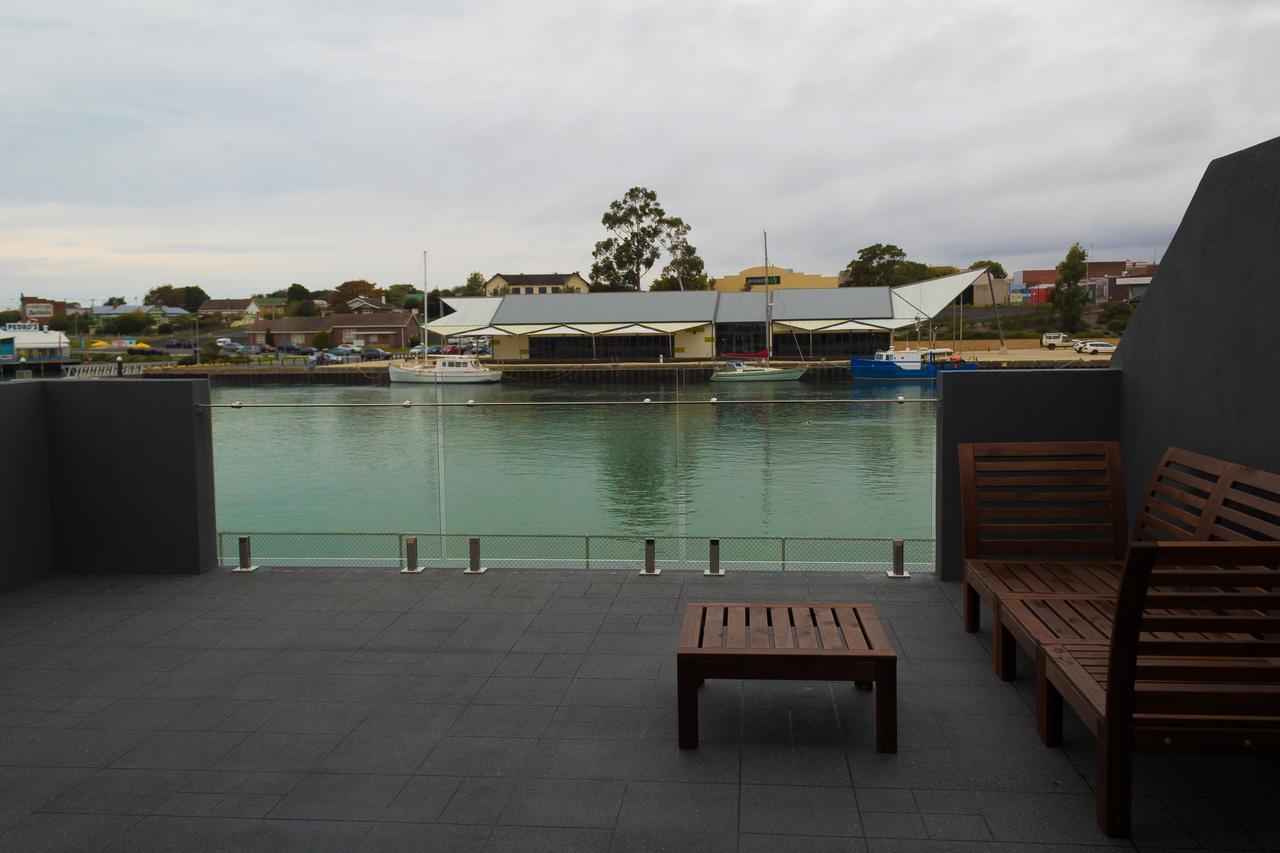 Ulverstone Waterfront Apartments Esterno foto