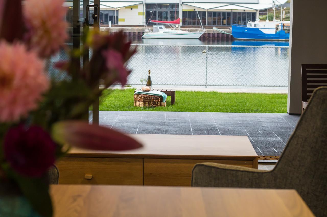 Ulverstone Waterfront Apartments Esterno foto