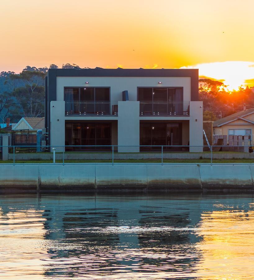 Ulverstone Waterfront Apartments Esterno foto